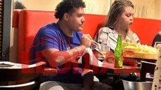 Fila andou? Lucas Buda é flagrado com outra mulher em restaurante; veja vídeo - Imagem: Reprodução/ Instagram @LeoDias