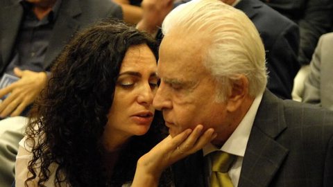 O jornalista Cid Moreira ao lado de Maria de Fátima Sampaio Moreira - Imagem: Reprodução / Instagram / @fatimasampaioreal