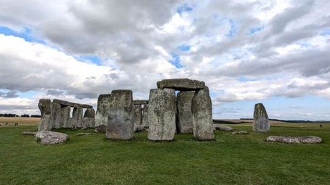 Cientistas desvenda origem da Pedra do Altar de Stonehenge - Imagem: Reprodução / X / @lacosmopolilla