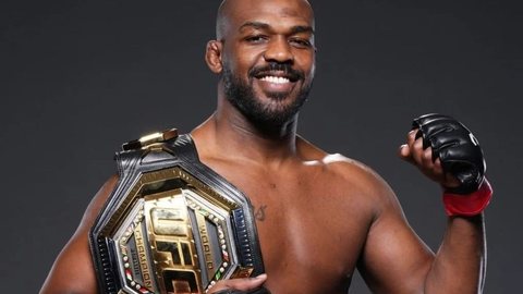 Com uma trajetória marcada por conquistas e polêmicas, Jones deixa um legado no mundo das artes marciais - Imagem: Reprodução