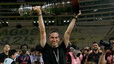 Filipe Luís tem contrato renovado com o Flamengo até 2027 e segue no comando técnico da equipe - Imagem: Reprodução
