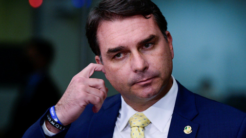 Flávio Bolsonaro acionou o TSE após pesquisa indicar crescimento de Lula em cenário de disputa presidencial para 2026 - Imagem: Reprodução