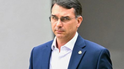 Mensagens interceptadas pela Polícia Federal apontam suposta aproximação entre integrantes do Comando Vermelho e aliados políticos ligados ao PL no Rio de Janeiro. - Imagem: Evaristo Sa/AFP