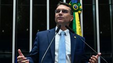 Flávio Bolsonaro saiu em defesa de uma “apuração transparente” após a PF colocar Ciro Nogueira no centro da investigação sobre o Banco Master. - Imagem: Reprodução / Waldemir Barreto - Agência Senado