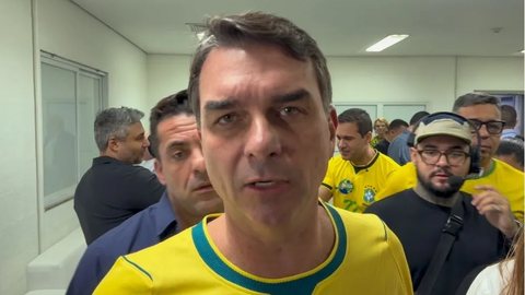 Flávio Bolsonaro comentou a eliminação da Seleção Brasileira nas redes sociais e associou o jejum de títulos mundiais ao período em que o PT governou o país. - Imagem: EGBERTO RAS / /ESTADÃO