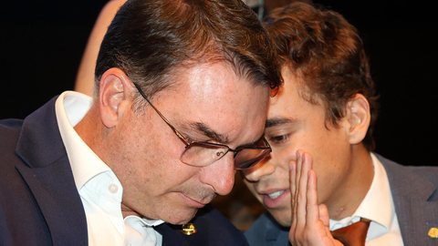 Nikolas Ferreira discursa durante homenagem a Flávio Bolsonaro em Belo Horizonte e defende união da direita em torno da pré-candidatura do senador à Presidência. - Imagem: Beto Barata / PL