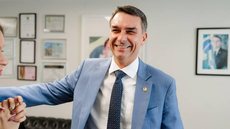 Notas fiscais emitidas pelo escritório de Flávio Bolsonaro passaram a integrar os desdobramentos das investigações relacionadas ao Caso Master. - Imagem: Reprodução
