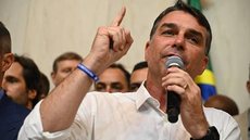 Flávio Bolsonaro divulgou nota reafirmando confiança no sistema eleitoral brasileiro após repercussão de declarações feitas durante encontro com diplomatas em Brasília. - Imagem: Roberto Sungi / Ato Press/Estadão Conteúdo
