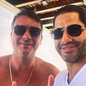 Foto de Flávio Bolsonaro com “Sicário” vem a público; senador diz não reconhecer homem do registro - Imagem: Reprodução | ICL Notícias