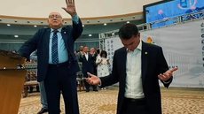Flávio Bolsonaro participa de encontro com lideranças evangélicas. - Imagem: Instagram / @flaviobolsonaro