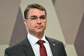 Flávio Bolsonaro acionou o STF para pedir o afastamento de Alexandre de Moraes de análise relacionada ao caso "Dark Horse". - Imagem: Evaristo Sá / AFP