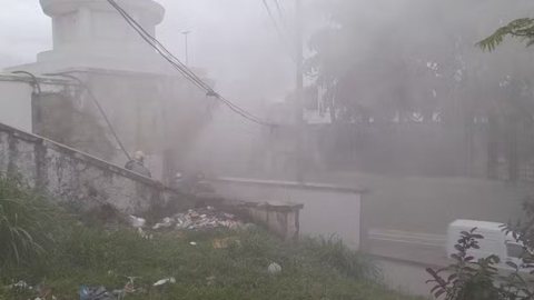 Incêndio ocorreu debaixo de viaduto em São Paulo - Imagem: Reprodução / David Irikura / TV Globo