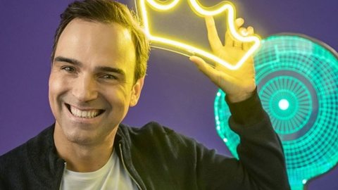 Tadeu Schmidt durante apresentação do Big Brother Brasil na TV Globo