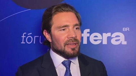 Mensagens anexadas pela Polícia Federal apontam que Daniel Vorcaro teria financiado investimentos realizados pela Moriah Asset em marcas como Oakberry e Desinchá. - Imagem: Reprodução
