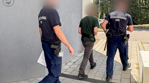 Polícia da Hungria encontrou restos humanos e materiais suspeitos na residência de auxiliar de enfermagem preso em Budapeste. - Imagem: Divulgação / Polícia da Hungria