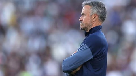 uis Enrique, técnico do PSG, tem 100% de aproveitamento em finais, um desafio para o Chelsea na decisão do Mundial de Clubes - Foto: Alex Pantling/ FIFA