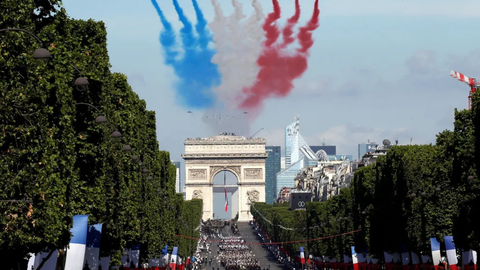 Desfile militar do 14 de Julho em Paris celebra a Queda da Bastilha, símbolo da Revolução Francesa, em meio a debates sobre identidade nacional, imigração, laicidade e o futuro da República - Imagem: Reprodução
