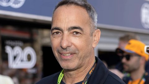 Campeão mundial pela França em 1998, Youri Djorkaeff fez duras críticas ao desempenho da Seleção Brasileira e afirmou que o futebol apresentado pela equipe perdeu sua identidade técnica. - Imagem:  Arnold Jerocki / FilmMagic
