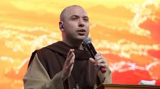 A defesa do Frei Gilson ainda não se manifestou sobre as acusações, que levantam questões sobre liberdade religiosa e discurso de ódio - Imagem: Divulgação