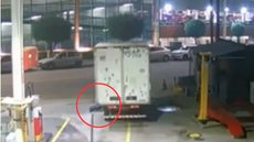 VÍDEO - caminhoneiro atropela e mata frentista em posto de SP - Imagem: reprodução YouTube