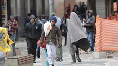 Pessoas caminham durante frio na capital paulista - Imagem: Reprodução / Agência Brasil / Paulo Pinto