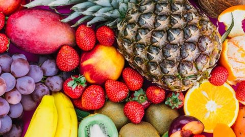 Além de ajudar no controle da gastrite, a fruta conta com muitas vantagens para seu bem-estar - Imagem: Reprodução/Freepik