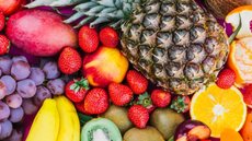 Além de ajudar no controle da gastrite, a fruta conta com muitas vantagens para seu bem-estar - Imagem: Reprodução/Freepik