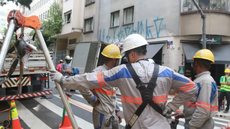 Funcionário da Enel perde a vida ao tentar restabelecer energia em São Paulo - Imagem: Reprodução / Agência Brasil / Rovena Rosa