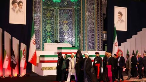Funeral de Ali Khamenei mobiliza multidão e reforça discurso de unidade no Irã