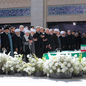 Centenas de milhares de pessoas acompanharam o funeral de Ali Khamenei em Teerã, em uma cerimônia marcada por manifestações de luto, discursos de vingança e palavras de ordem contra EUA e Israe - Imagem: Reprodução