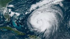Categoria 4, furacão provoca mortes e cortes de energia em várias regiões - Imagem: Divulgação / NOAA / NOAA / RAMMB / AFP