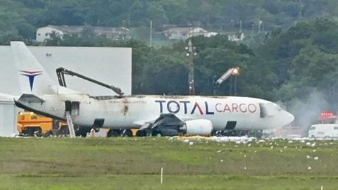 Investigações indicam que objetos teriam sido escondidos no forro do teto em sala da empresa - Imagem: Reprodução / Redes Sociais