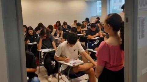 Fuvest divulga lista de aprovados no vestibular 2025 - Imagem: Reprodução / TV Globo / Gian Dias