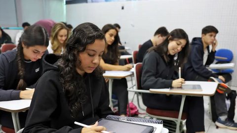 O simulado ocorrerá no dia 20 de setembro, das 14h às 19h, com questões que seguem o padrão da primeira fase da Fuvest - Imagem: Reprodução / José Cruz / Agência Brasil