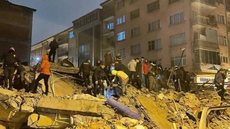 Terremoto na Turquia e Síria somam mais de 9.600 mortos - Imagem: Reprodução | TV Globo
