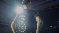 Rodrigo Garro assume a camisa 8 do Corinthians após polêmica envolvendo acidente fatal na Argentina e troca de numeração. - Imagem: Divulgação / Corinthians