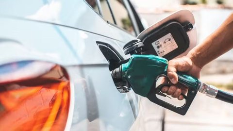 Mistura maior de etanol na gasolina entra em vigor e divide governo, indústria e especialistas - Imagem: Reprodução/Getty Images