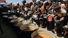 O massacre em Gaza é parte de uma série de ataques a palestinos que buscam ajuda, com críticas da ONU sobre a situação - Imagem: Reprodução / X / @Metropoles
