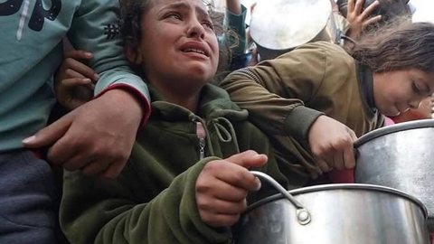 Bloqueio de ajuda humanitária por Israel já dura 16 dias, agravando a crise e colocando crianças em risco - Imagem: Reprodução / X / @islamicfreedom