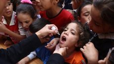Deslocamento populacional em Gaza aumenta a urgência da vacinação contra poliomielite - Imagem: Reprodução / X / @ONUGeneve