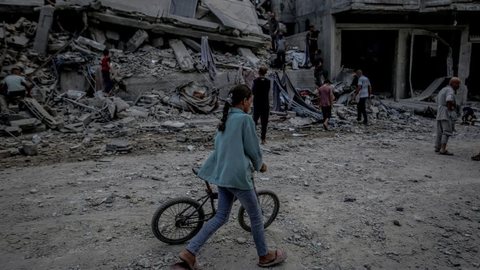 Com a escassez de alimentos e a violência crescente, a situação humanitária em Gaza se torna cada vez mais crítica - Imagem: Reprodução / X / @Timesofgaza