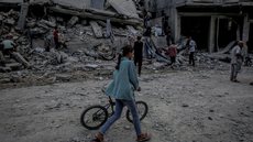 Com a escassez de alimentos e a violência crescente, a situação humanitária em Gaza se torna cada vez mais crítica - Imagem: Reprodução / X / @Timesofgaza