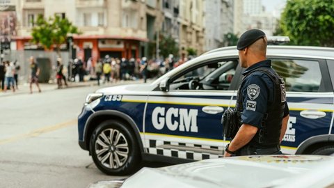 Após o pagamento de fiança, o agente foi liberado, mas o caso continua a ser apurado para esclarecer as circunstâncias do disparo - Imagem: Reprodução/SINDGURADAS-SP