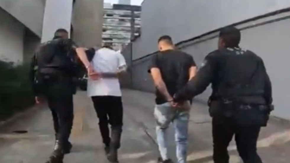 Dupla é presa na Avenida Paulista após roubo de celulares; GCM apreende aparelhos e moto usada no crime