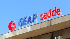 A recente crise do Banco Master levanta preocupações sobre a solidez e governança da Geap Saúde, afetando prefeituras e órgãos públicos - Imagem: Reprodução/Geap Saúde