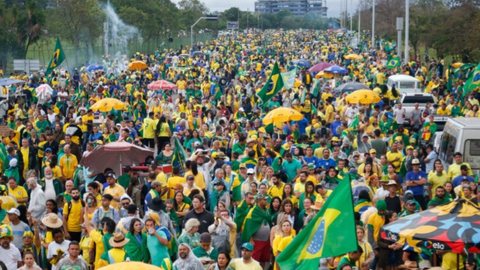 Apoiadores de Bolsonaro que bloqueiam estradas em protestos contra a vitória de Lula nas eleições - Imagem: reprodução/Facebook
