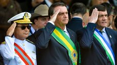 O ex-comandante da Marinha Almir Garnier Santos, o ex-presidente Jair Bolsonaro e o ex-ministro da Defesa Paulo Sérgio Nogueira de Oliveira - Imagem: Reprodução / Agência Brasil / Marcelo Camargo