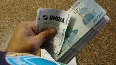 Investigação revela que golpistas atuam em grupos, enganando vítimas com histórias convincentes e encenações elaboradas - Imagem: Reprodução/G1