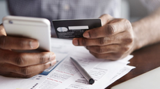 Entidade alerta que bancos não solicitam senhas ou códigos por telefone - Imagem: Reprodução
