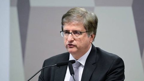 O procurador alerta sobre a falta de punição para tentativas de golpe e suas consequências autoritárias na sociedade - Imagem: Reprodução / Pedro França / Agência Senado